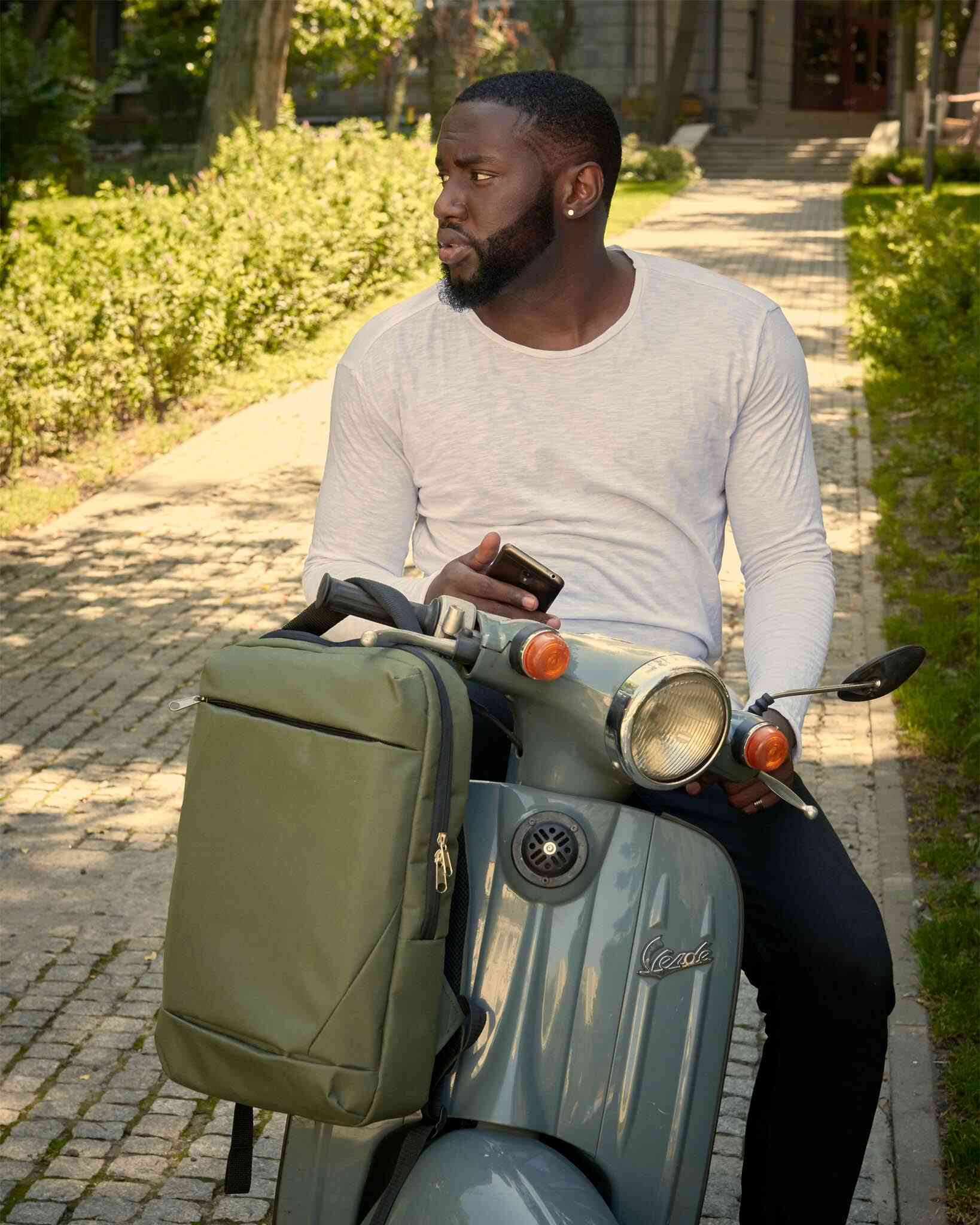 Наплічник для ноутбука модель: Flat 15 дюймів колір: чорно-сірий 2 Наплічник для ноутбука модель: Flat 15 дюймів колір: чорно-сірий