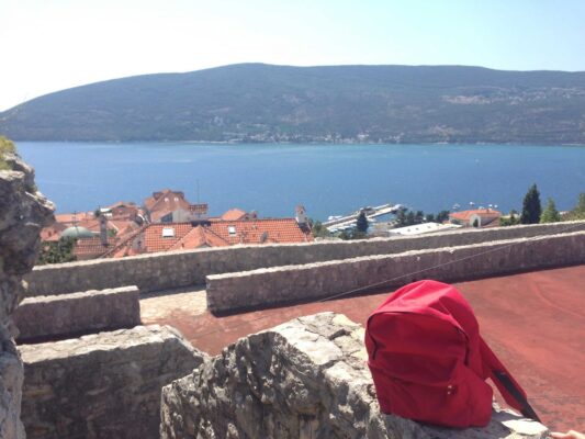 подорожі Чорногорією з міським рюкзаком4