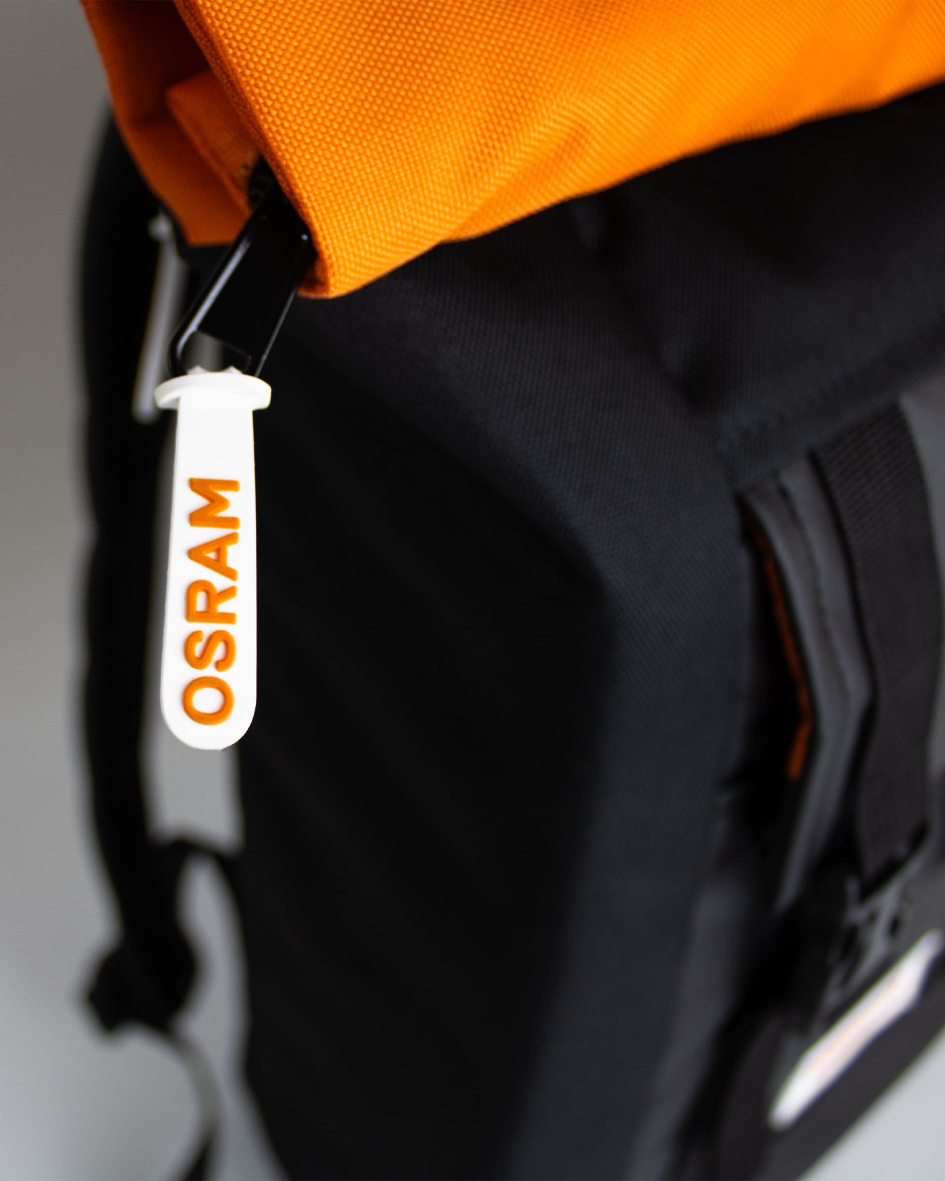 Рюкзак ролтоп модель: Grade колір: чорний з помаранчевим Замовник: Osram 2 Рюкзак ролтоп модель: Grade колір: чорний з помаранчевим Замовник: Osram