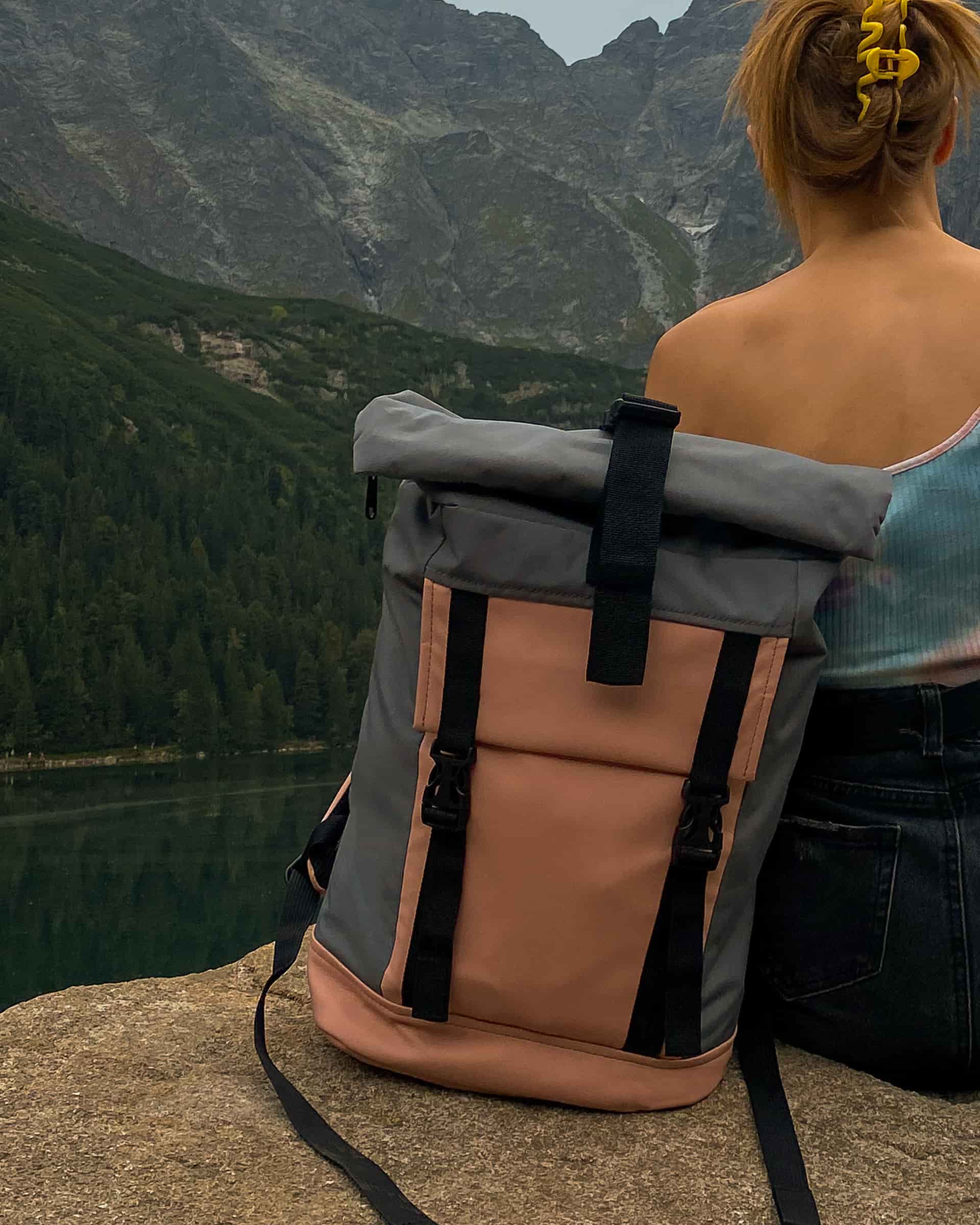 Рюкзак ролтоп модель: Grade колір: сірий з пудровим 2 Рюкзак ролтоп модель: Grade колір: сірий з пудровим